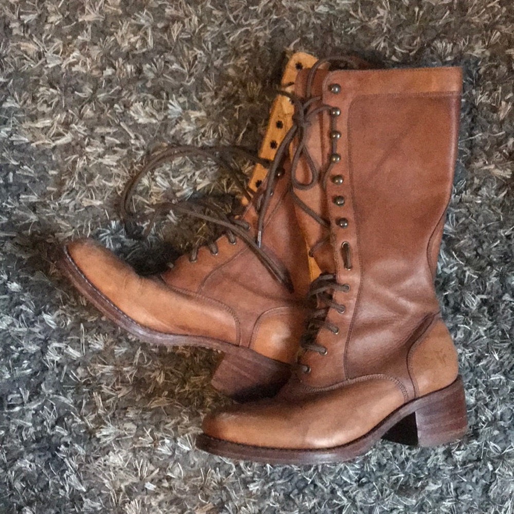 Frye Carmel color lace up boots
